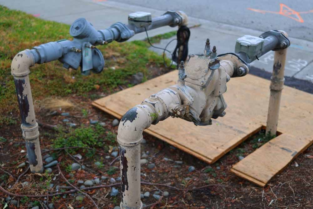 A backflow prevention system/device